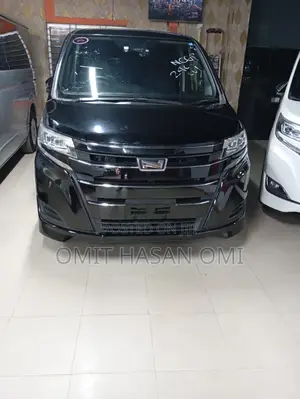 Photo - Toyota Noah 2.0 FWD (8 Seater) 2019 Black