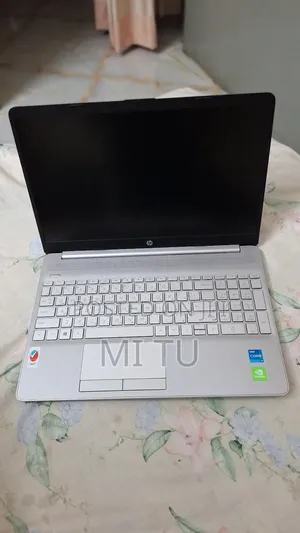 Laptop HP 15-Dw0037wm 8GB Intel Core I5 HDD+SSD 1T