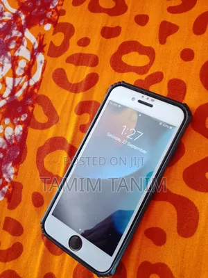 Photo - Apple iPhone 7 128 GB Black