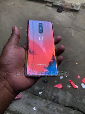 Photo - OnePlus 8 128 GB Purple