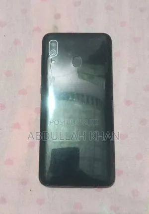 Photo - Samsung Galaxy A20 32 GB Black