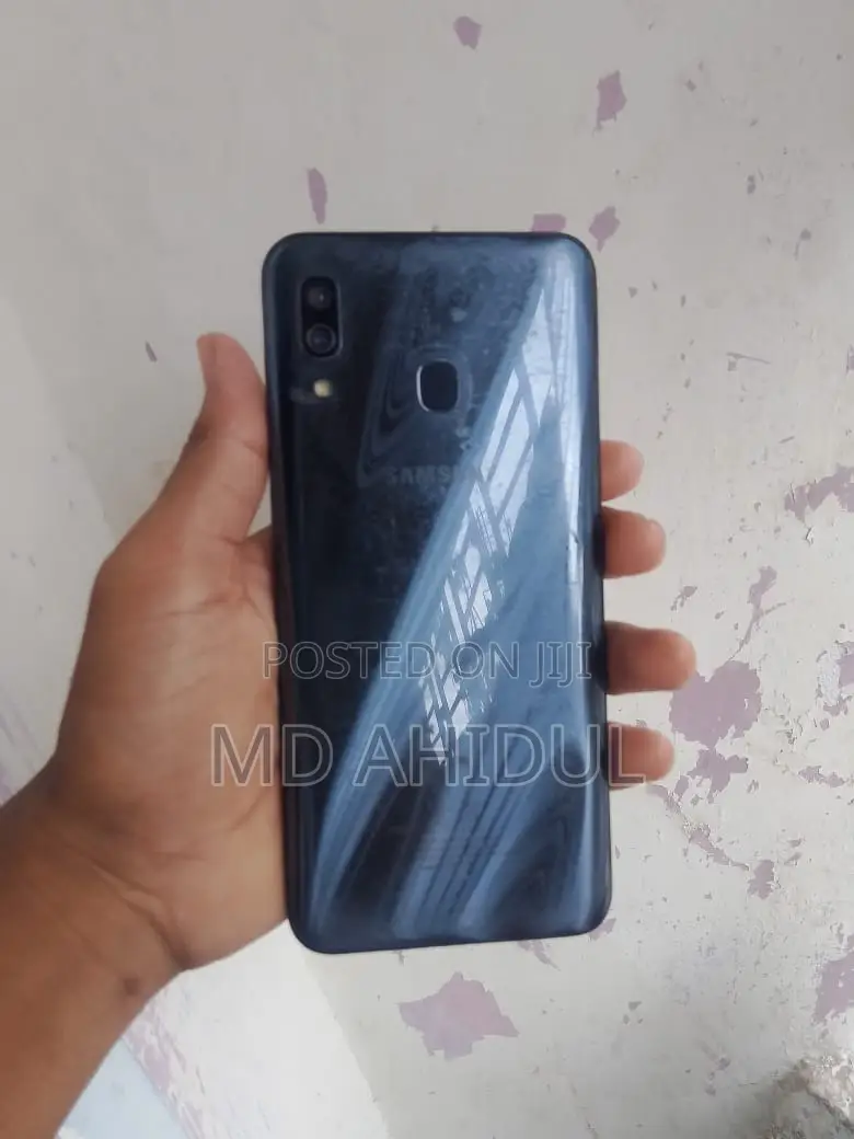 Samsung Galaxy A30 64 GB Black