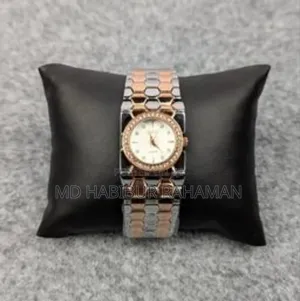 Elegant Golden Ladies Quartz Watch With Crystal Bezel