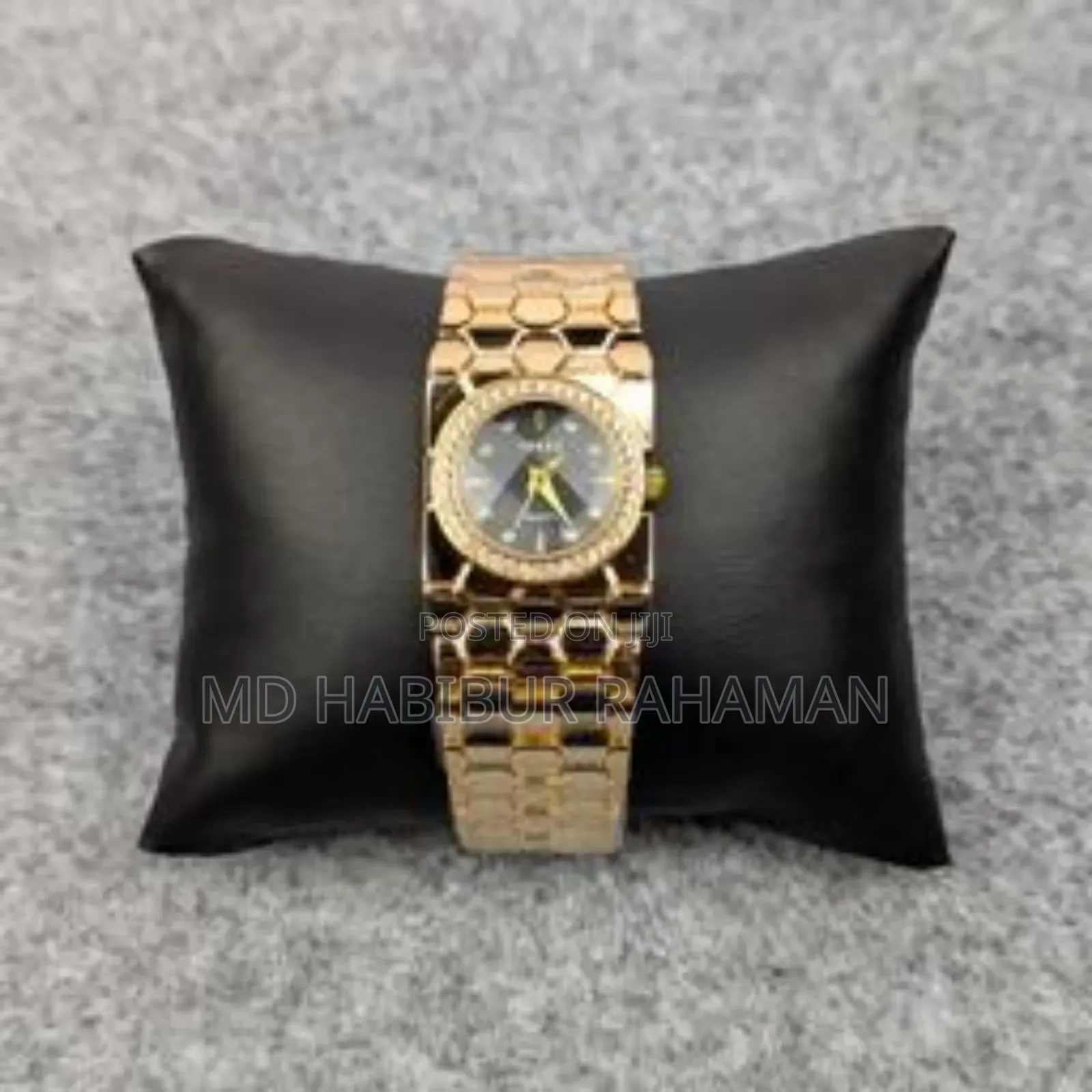 Elegant Golden Ladies Quartz Watch With Crystal Bezel