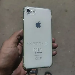 Photo - Apple iPhone SE 64 GB White