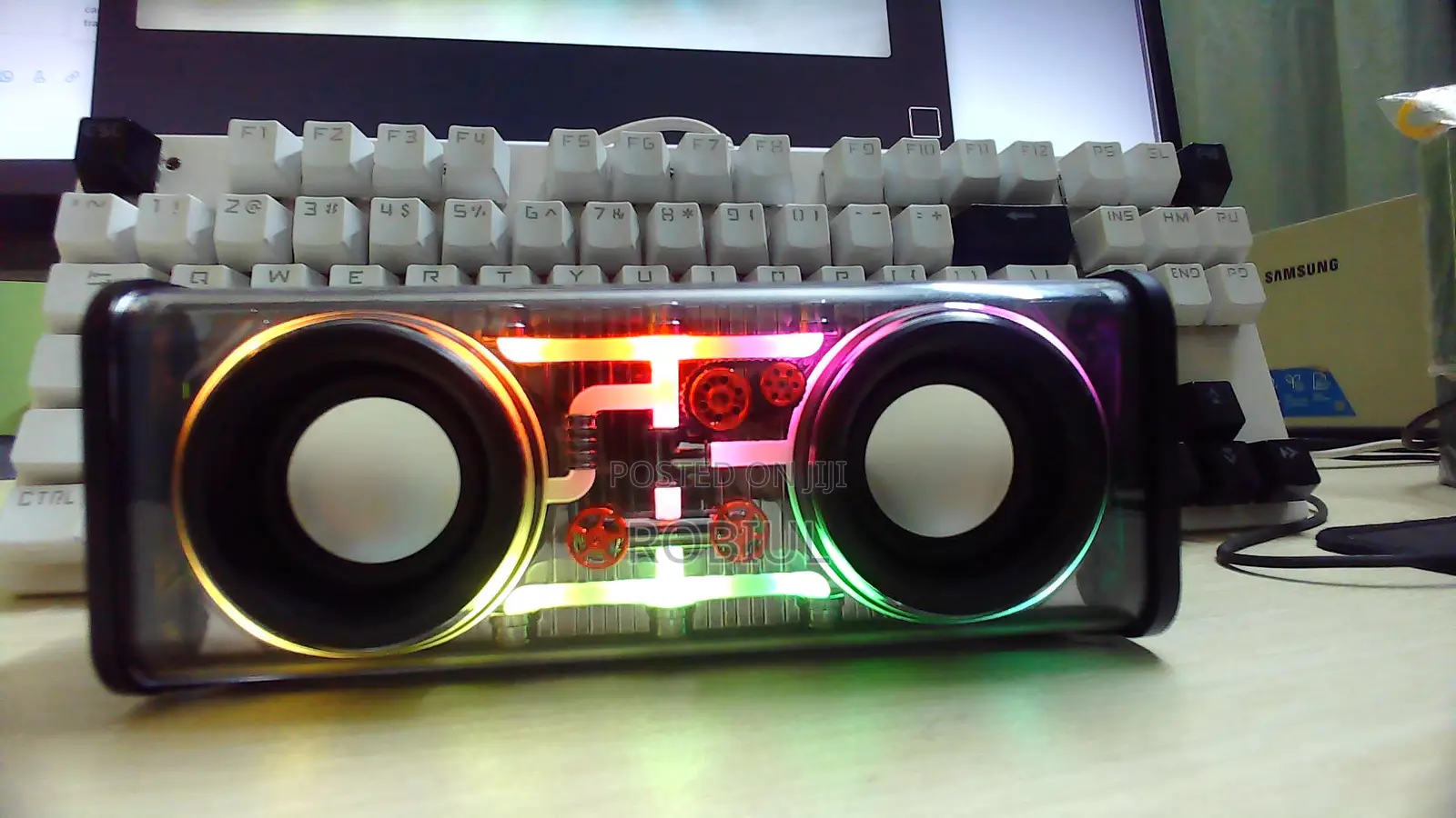 V8 RGB Dual 13.6 Speaker