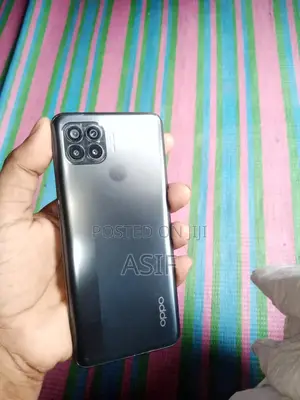 Photo - Oppo F17 Pro 128 GB Black
