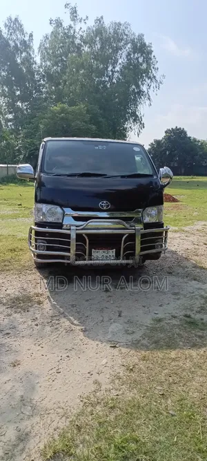Photo - Toyota HiAce 2010 Black