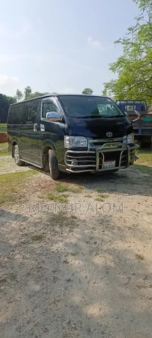 Toyota HiAce 2010 Black