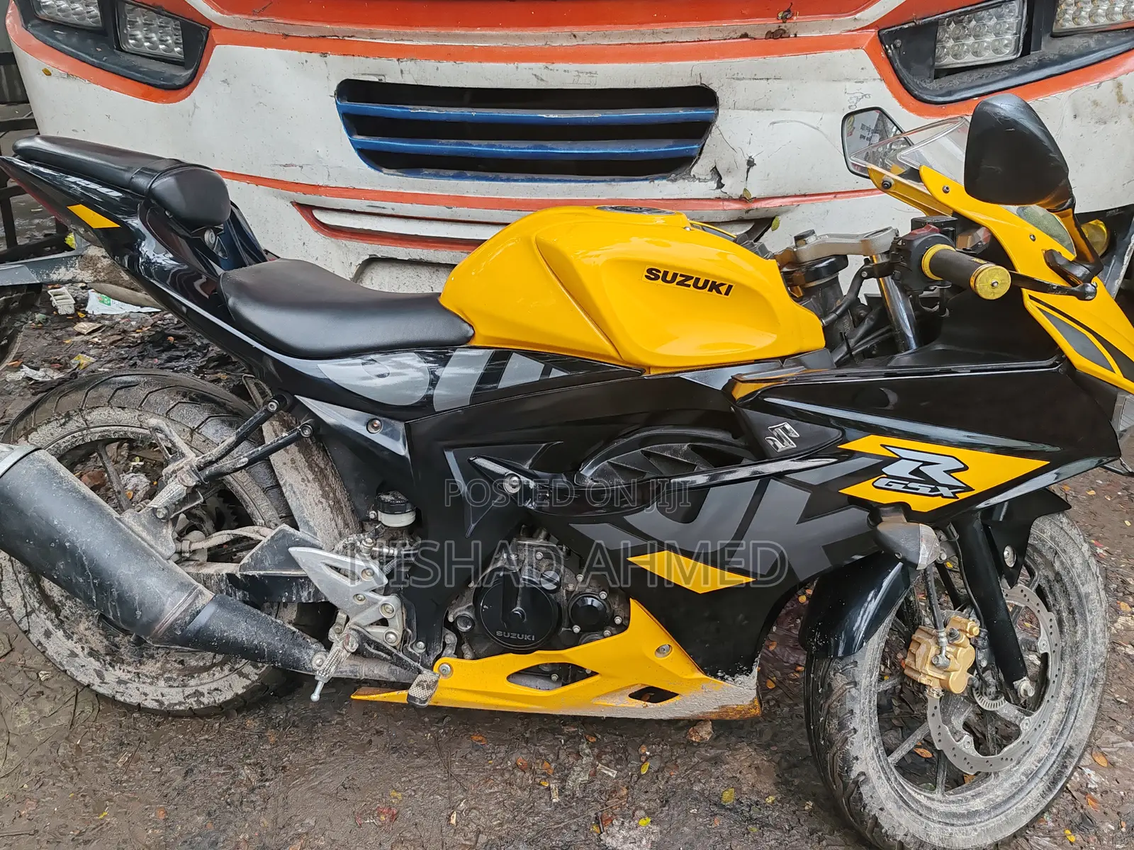 Suzuki GSR 2022 Yellow
