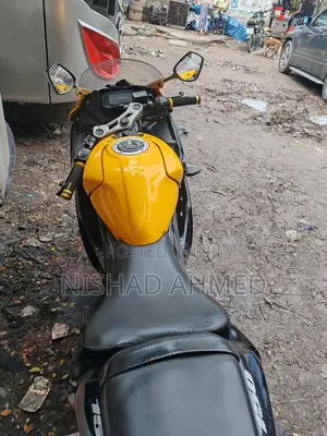 Suzuki GSR 2022 Yellow