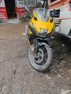 Suzuki GSR 2022 Yellow