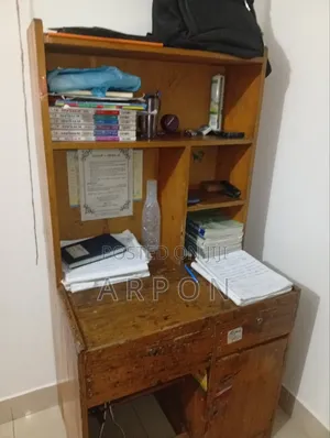 “একদম নতুন অবস্থার টেবিল বিক্রি হবে ”