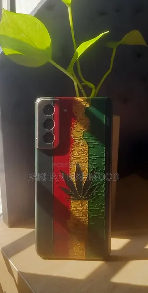 Photo - Samsung Galaxy S21 5G 256 GB Purple