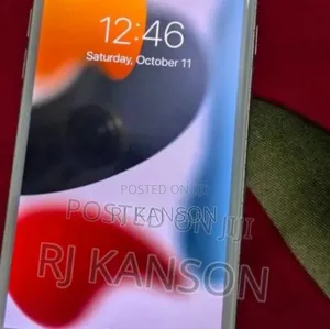 Photo - Apple iPhone 6s 128 GB Silver