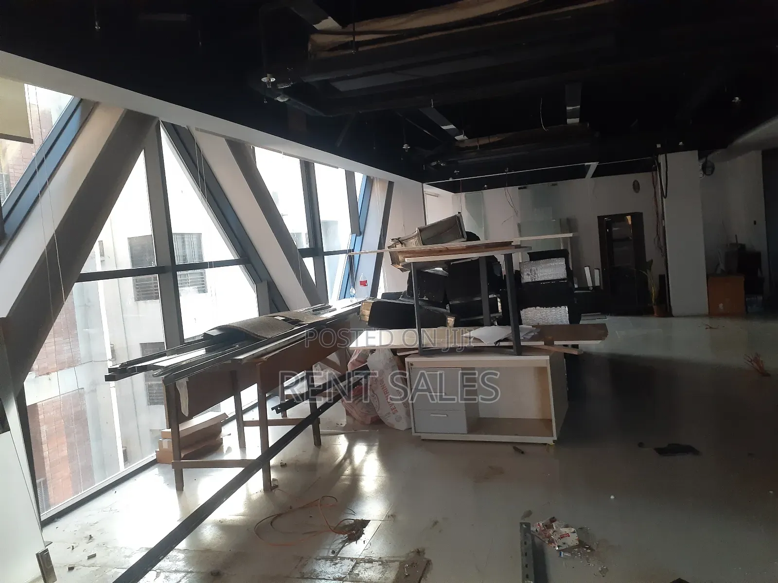 Commercial 4500 SQFT Office Space Rent in Gulshan Avenue