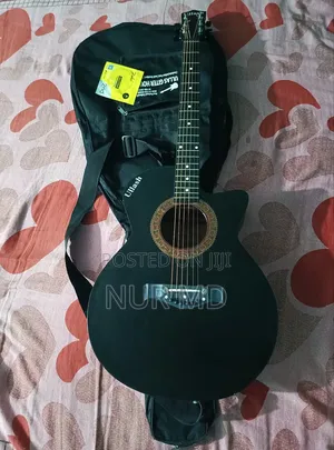 Photo - Guitar Uiiash