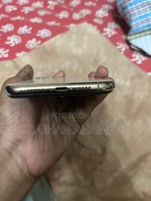Photo - Apple iPhone 11 Pro Max 64 GB Gold