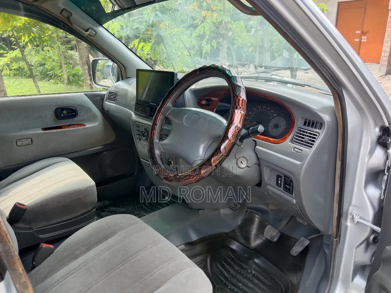 Toyota Noah 2.0 AWD (8 Seater) 2001 Silver