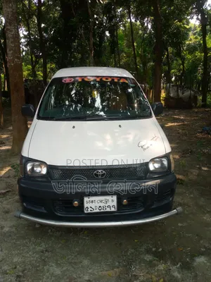 Photo - Toyota Previa 1998 White