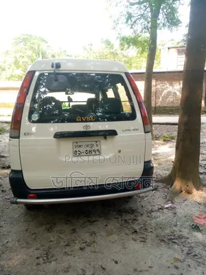 Toyota Previa 1998 White
