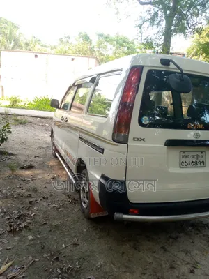 Toyota Previa 1998 White
