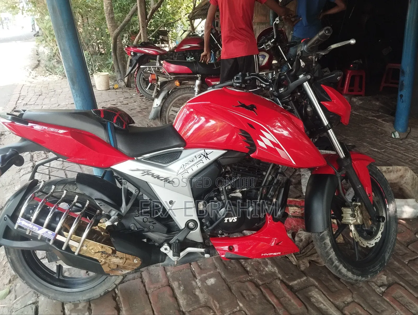 TVS Apache 160 4V 2023 Red