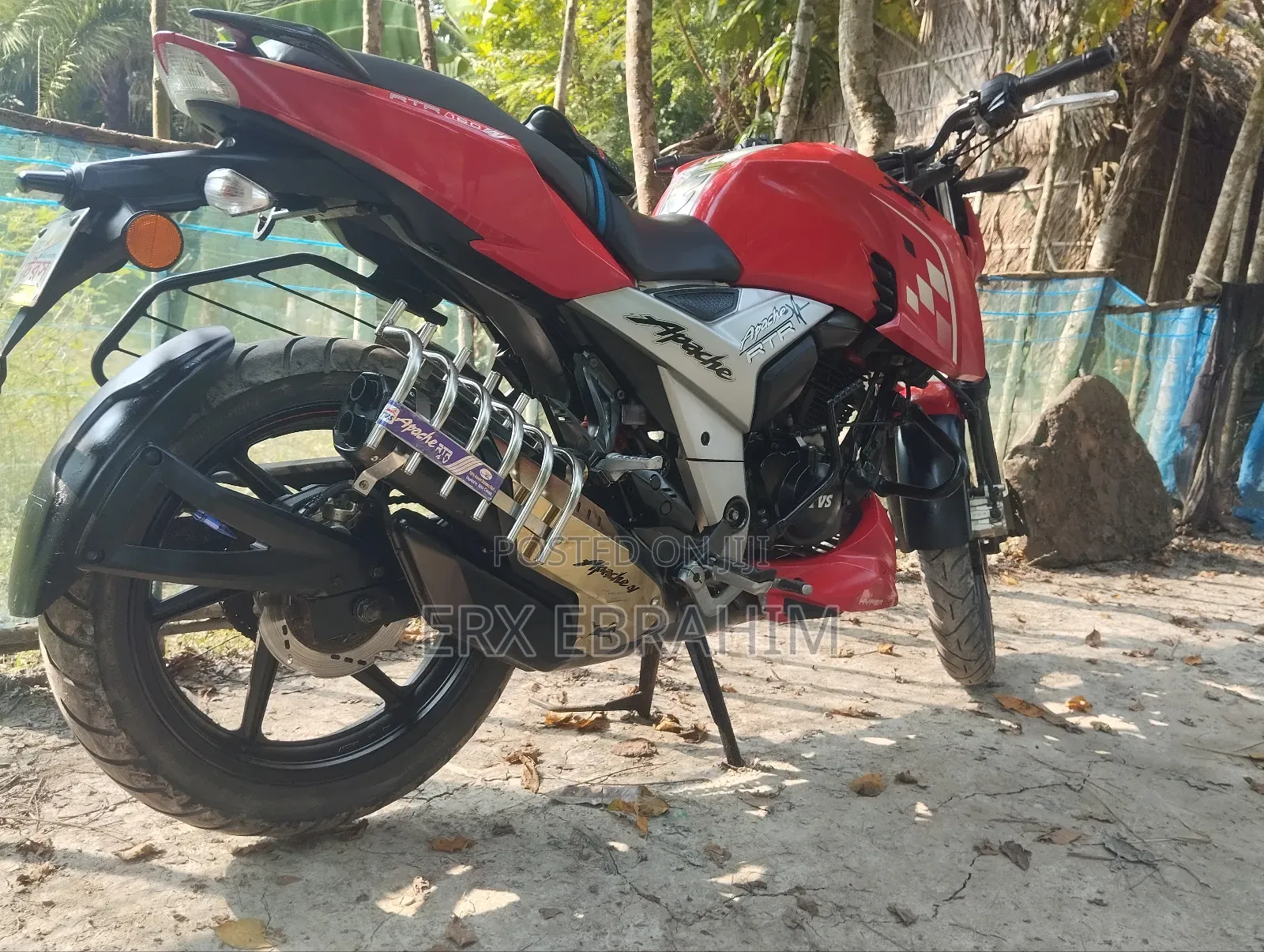 TVS Apache 160 4V 2023 Red