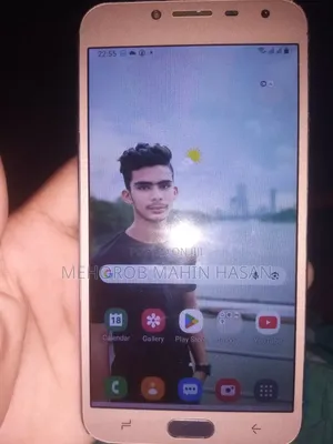 Photo - Samsung Galaxy J4 32 GB Green