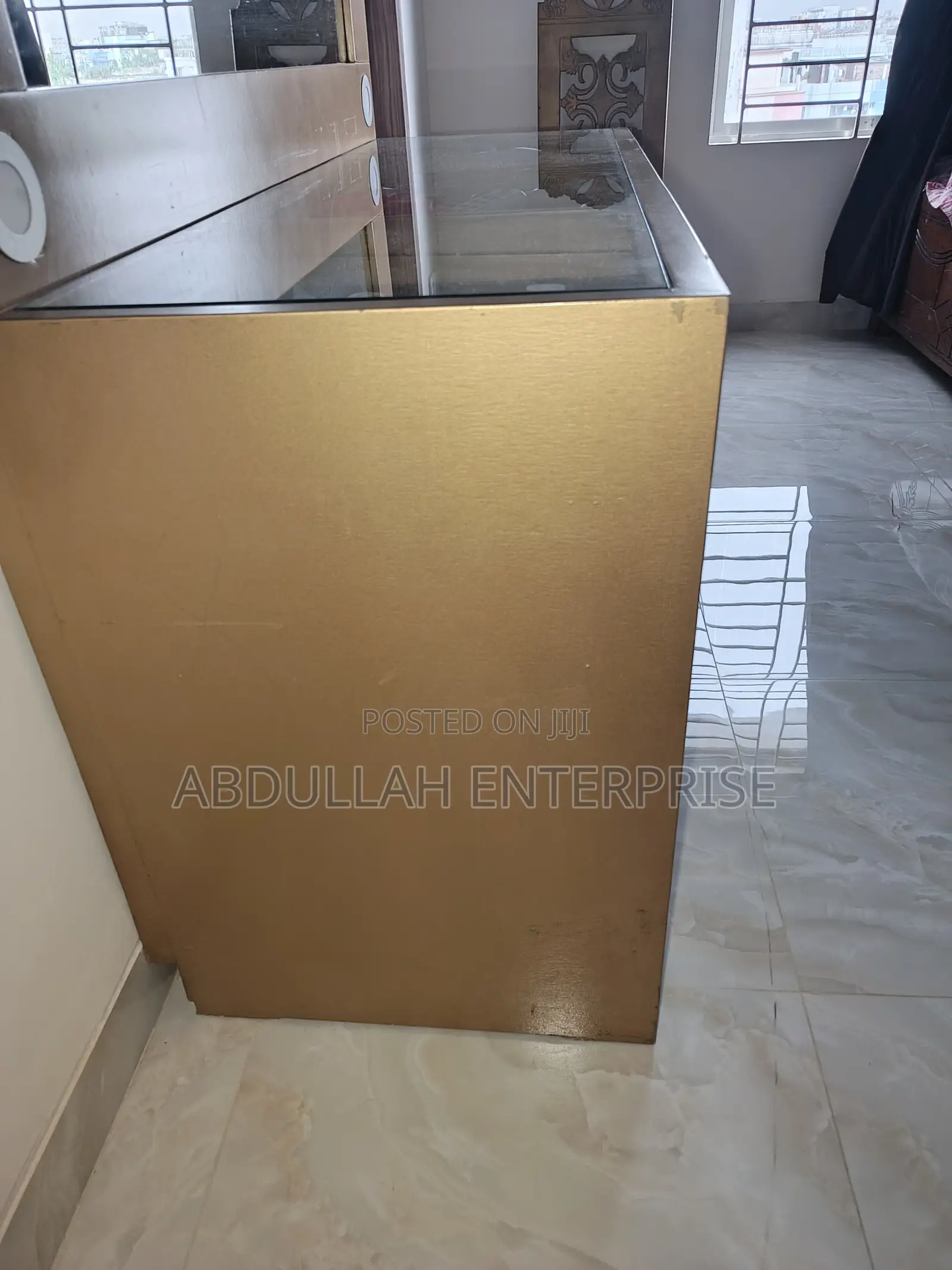 Luxurious Fresh Looking Vanity Dreesing Table, Golden Color, Lights Ok