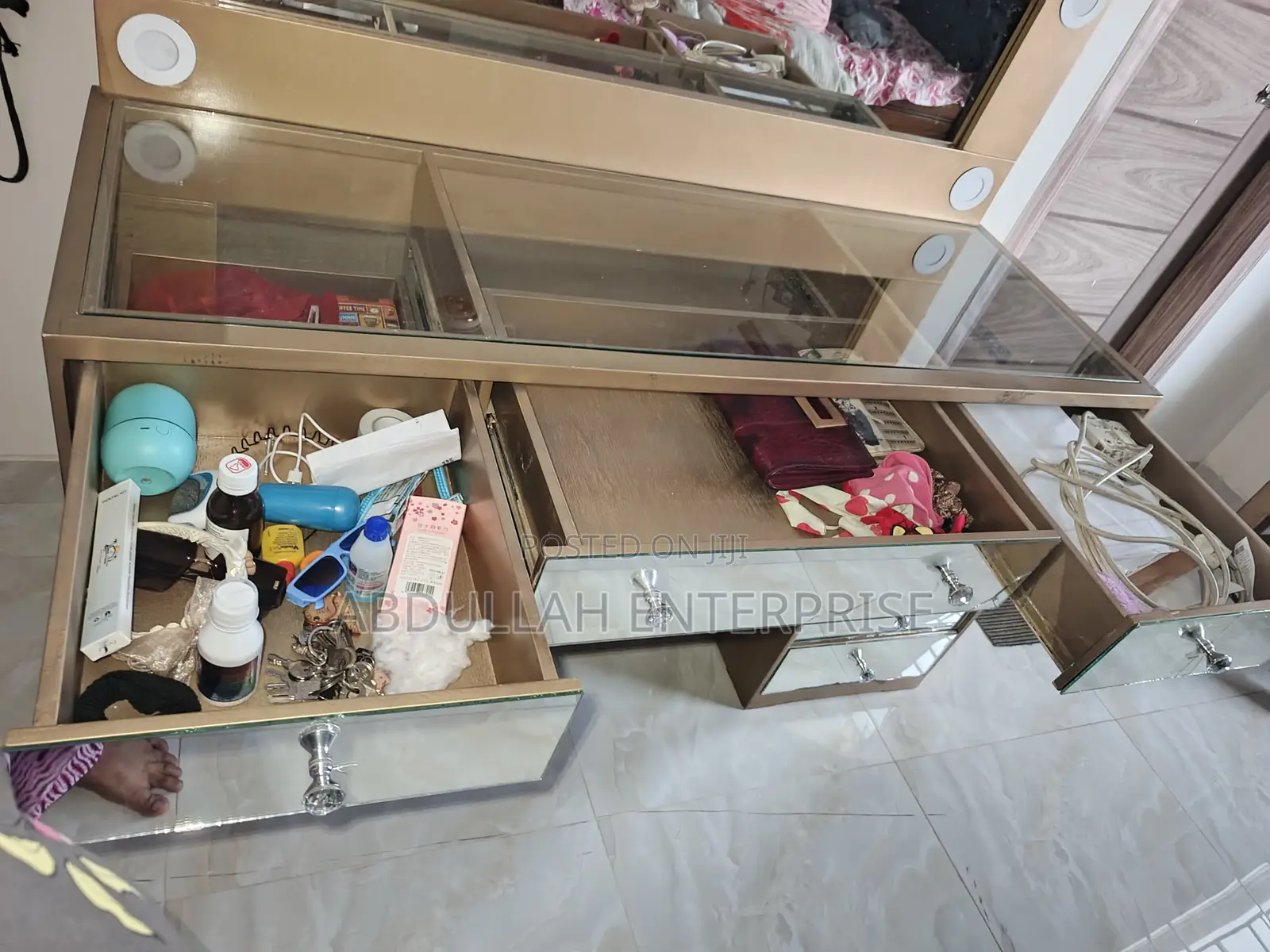 Luxurious Fresh Looking Vanity Dreesing Table, Golden Color, Lights Ok