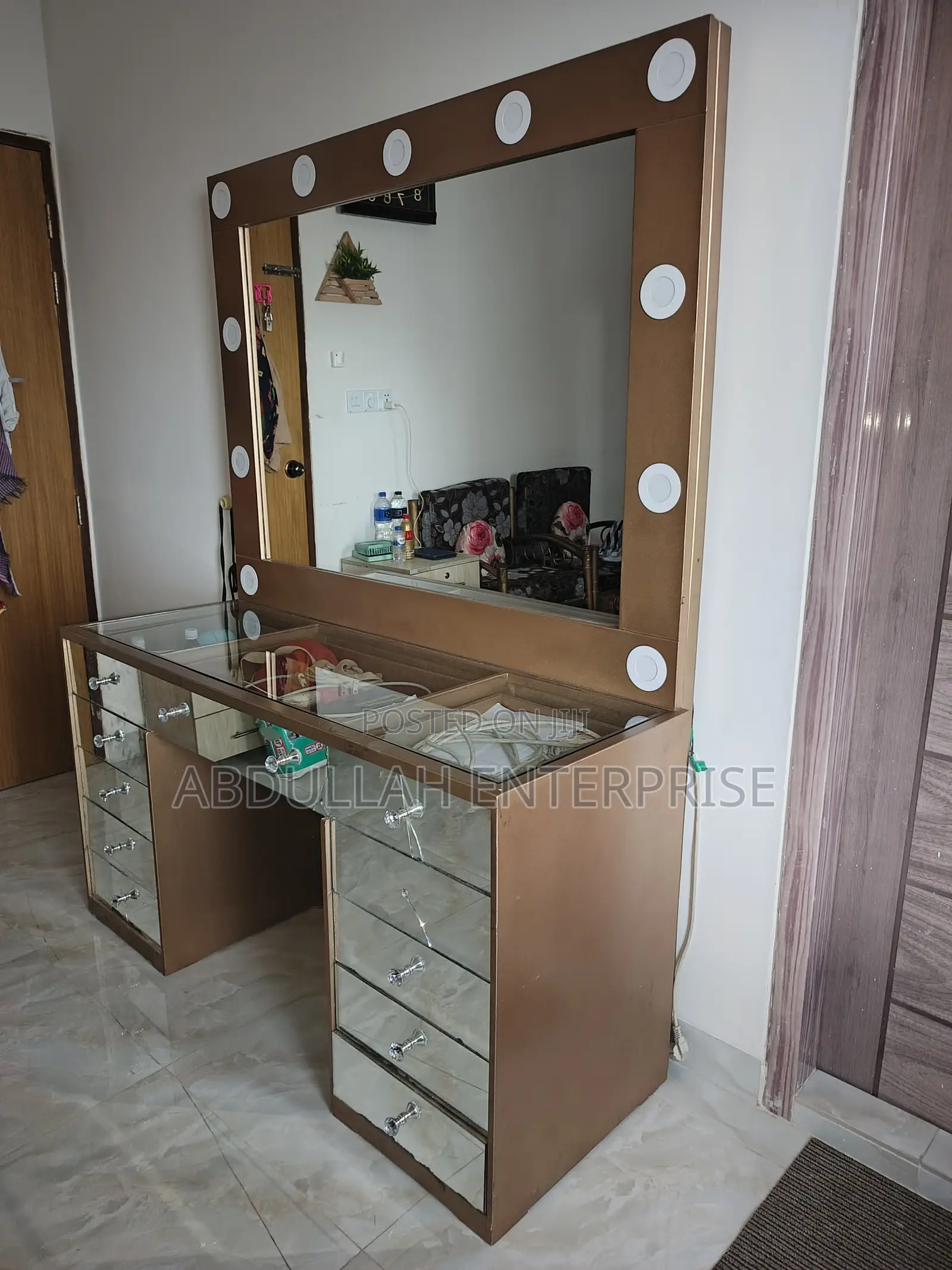 Luxurious Fresh Looking Vanity Dreesing Table, Golden Color, Lights Ok