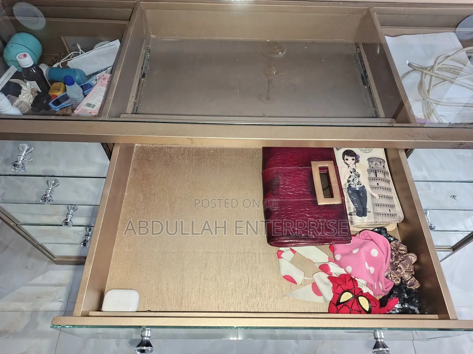 Luxurious Fresh Looking Vanity Dreesing Table, Golden Color, Lights Ok