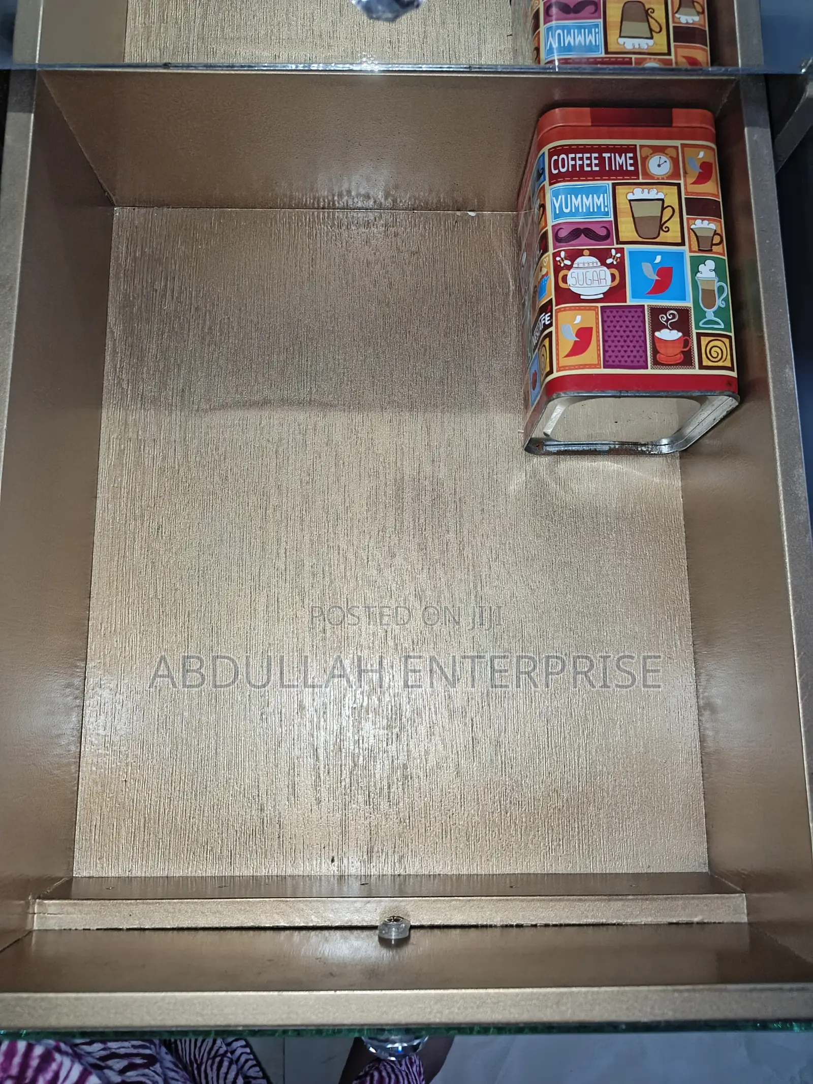 Luxurious Fresh Looking Vanity Dreesing Table, Golden Color, Lights Ok