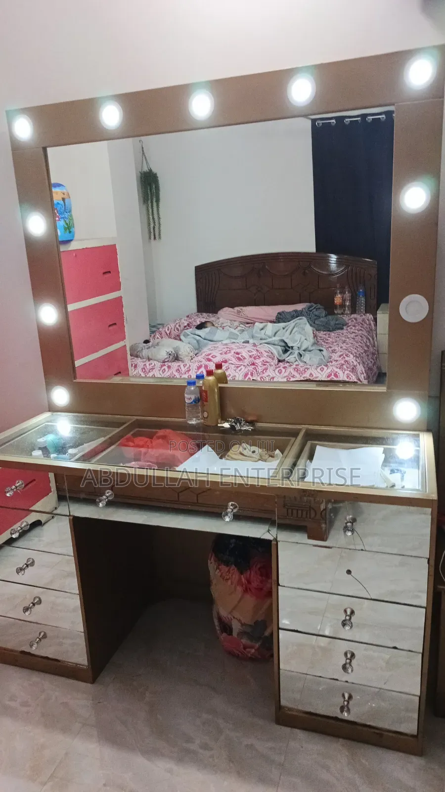 Luxurious Fresh Looking Vanity Dreesing Table, Golden Color, Lights Ok