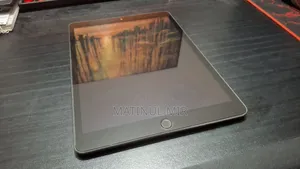 Photo - Apple iPad 10.2 (2020) Wi-Fi 64 GB Gray