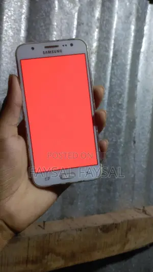 Photo - Samsung Galaxy J5 16 GB White