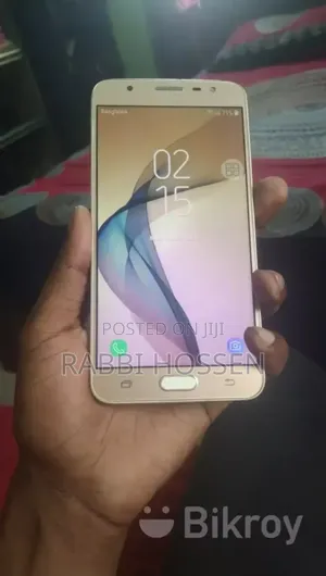 Photo - Samsung Galaxy J7 32 GB Gold