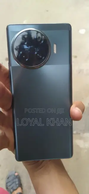 Photo - Tecno Spark 20 Pro Plus 256 GB Gray