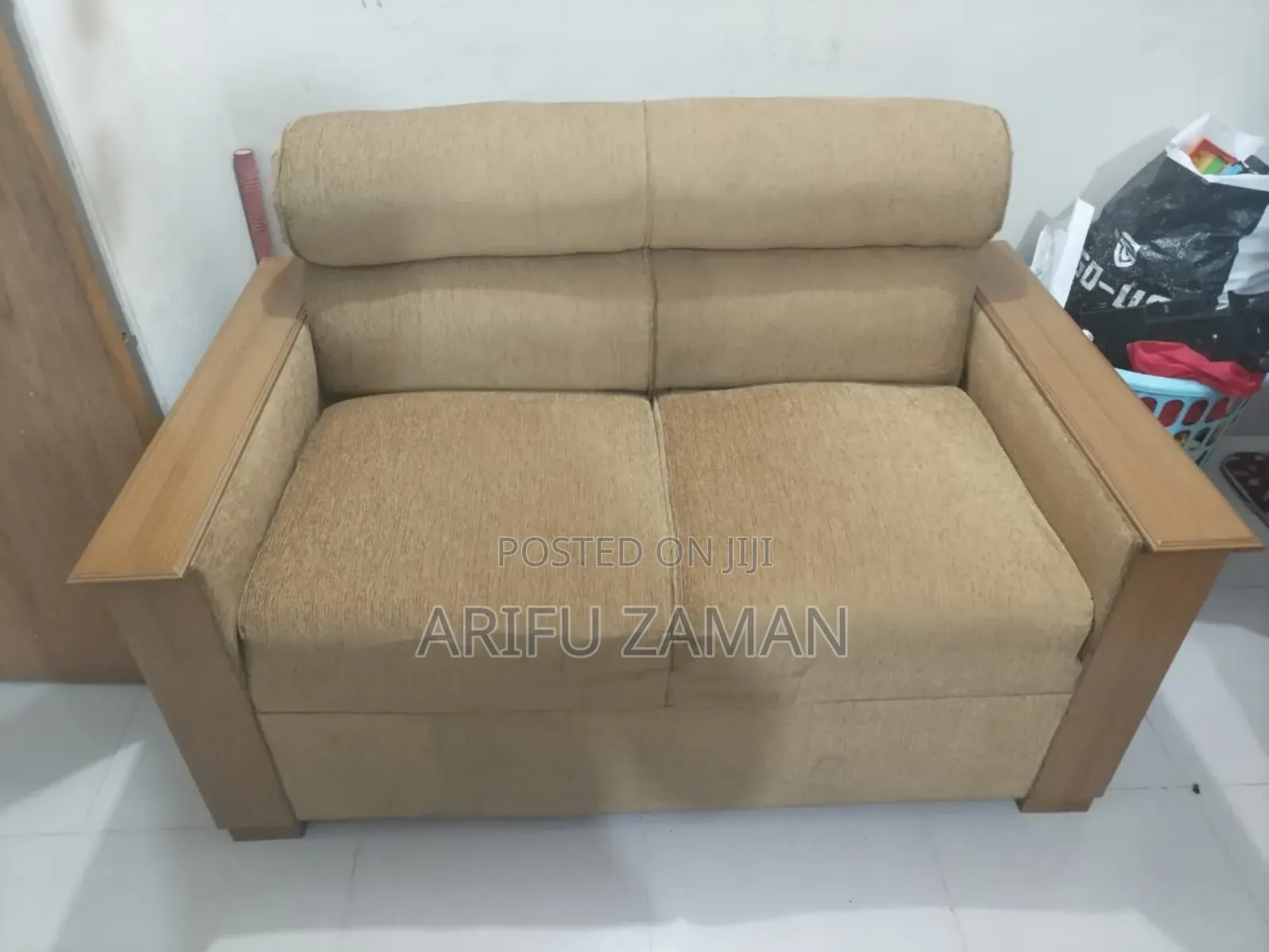 বক্স সোফা সেট ২/২/১ একদম নতুন আছে ।