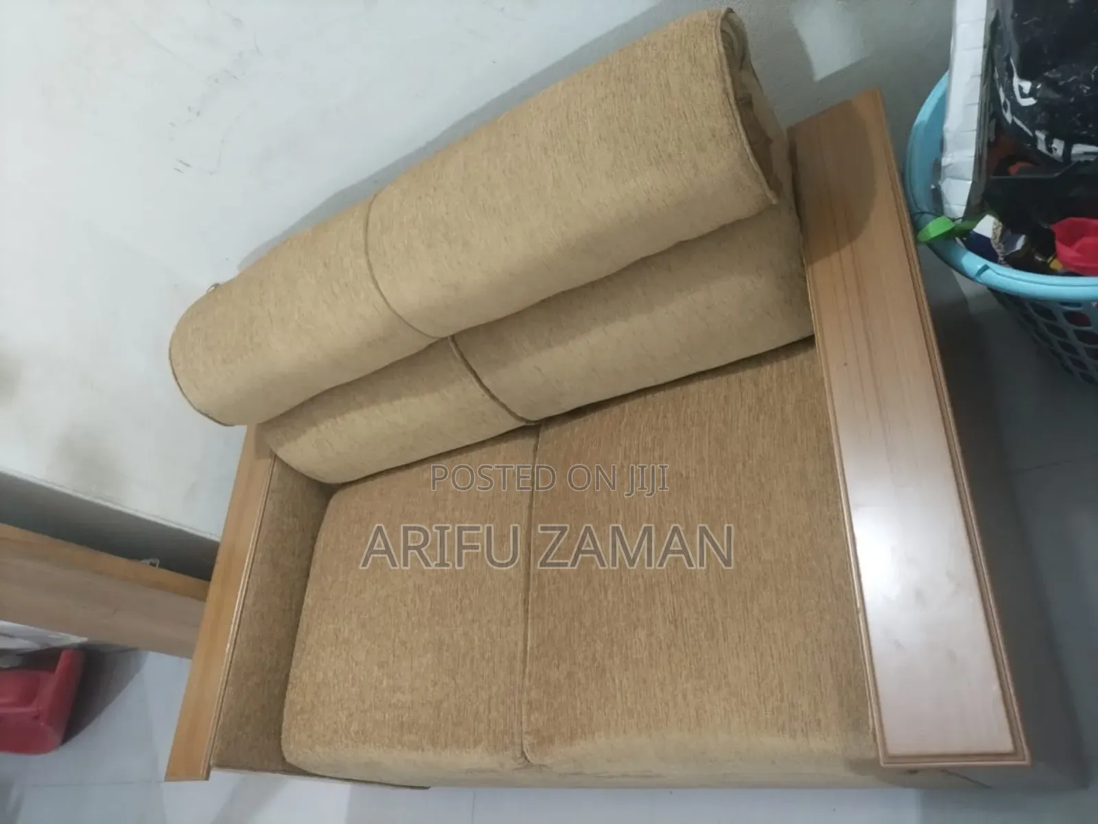 বক্স সোফা সেট ২/২/১ একদম নতুন আছে ।