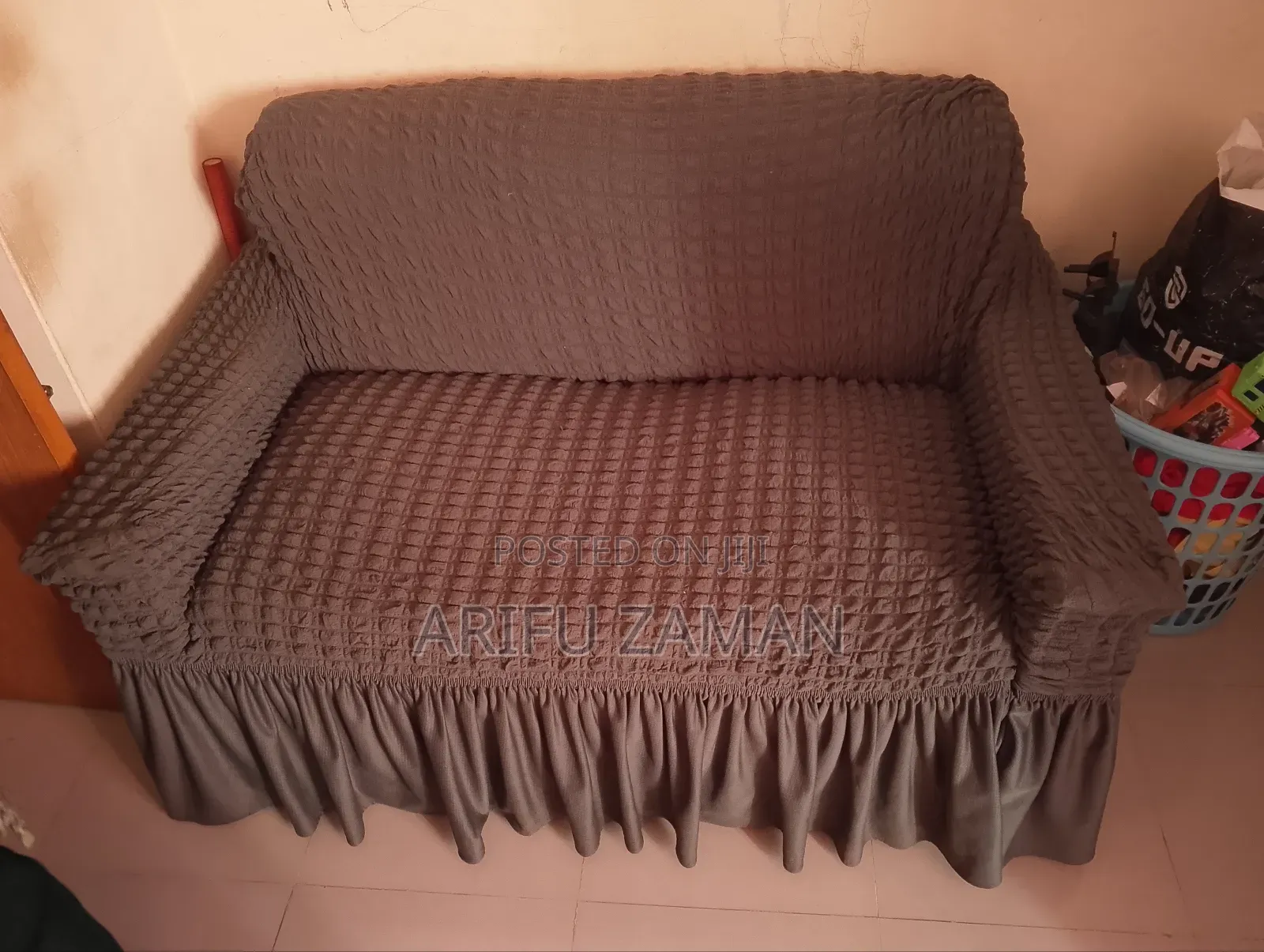 বক্স সোফা সেট ২/২/১ একদম নতুন আছে ।