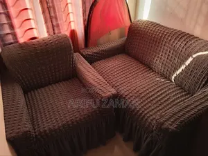 বক্স সোফা সেট ২/২/১ একদম নতুন আছে ।