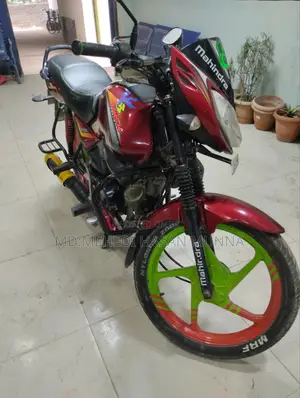 Photo - Mahindra Centuro 2016 Red