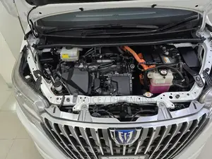 Toyota Esquire 1.8 FWD Hybrid (7 Seater) 2018 Pearl