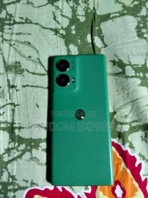 Photo - New Motorola Edge 50 Fusion 256 GB Green