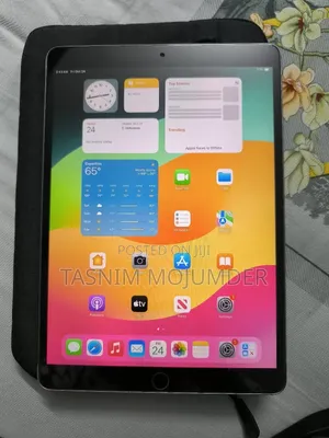 Photo - Apple iPad Pro (2022) 256 GB Silver