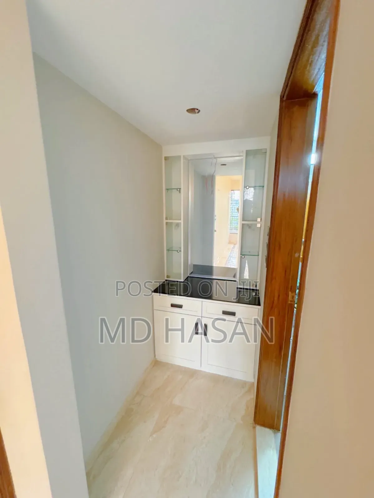 4bdrm Apartment in Semi Furnished for Rent