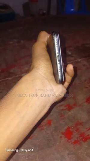 Photo - Apple iPhone 8 64 GB Black