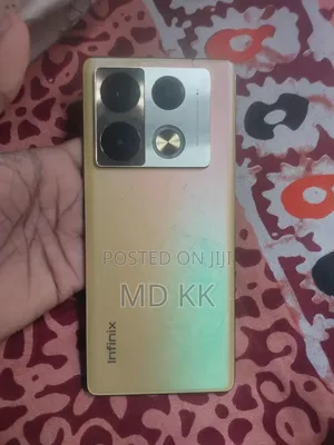 Photo - Infinix Note 40 Pro 256 GB Gold